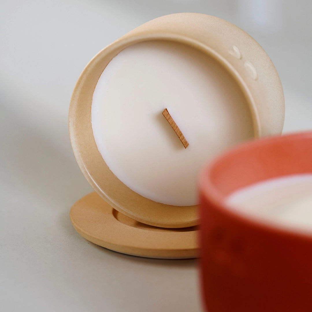 Bougie florale en céramique – Ambre