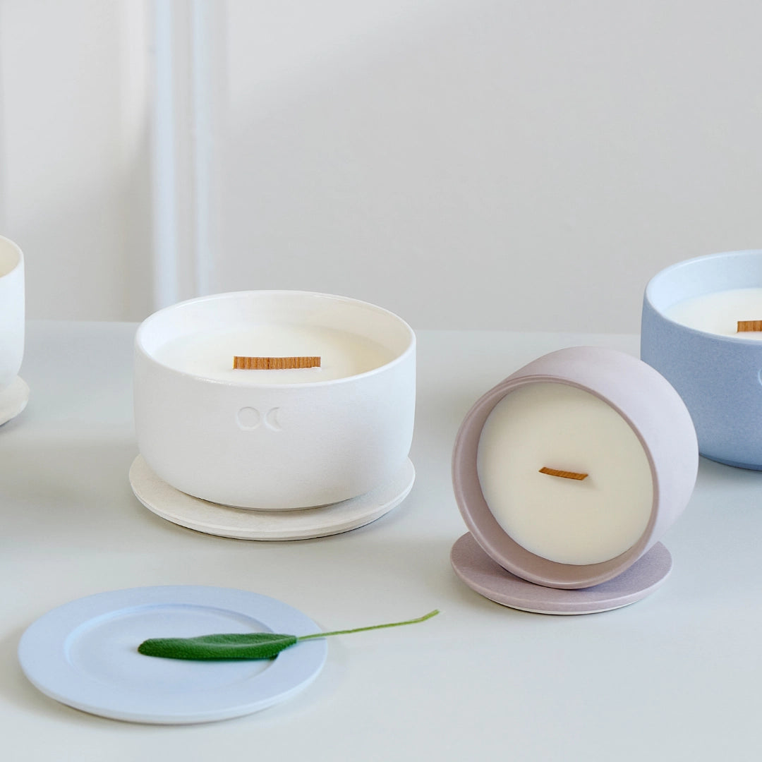 Bougie florale en céramique – Poire anglaise et freesia