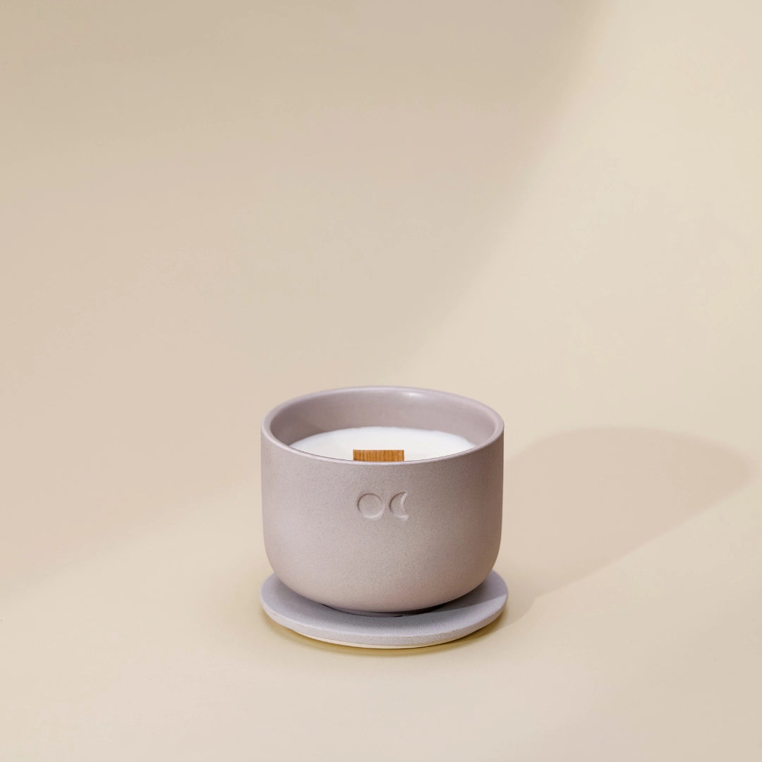 Bougie florale en céramique – Poire anglaise et freesia