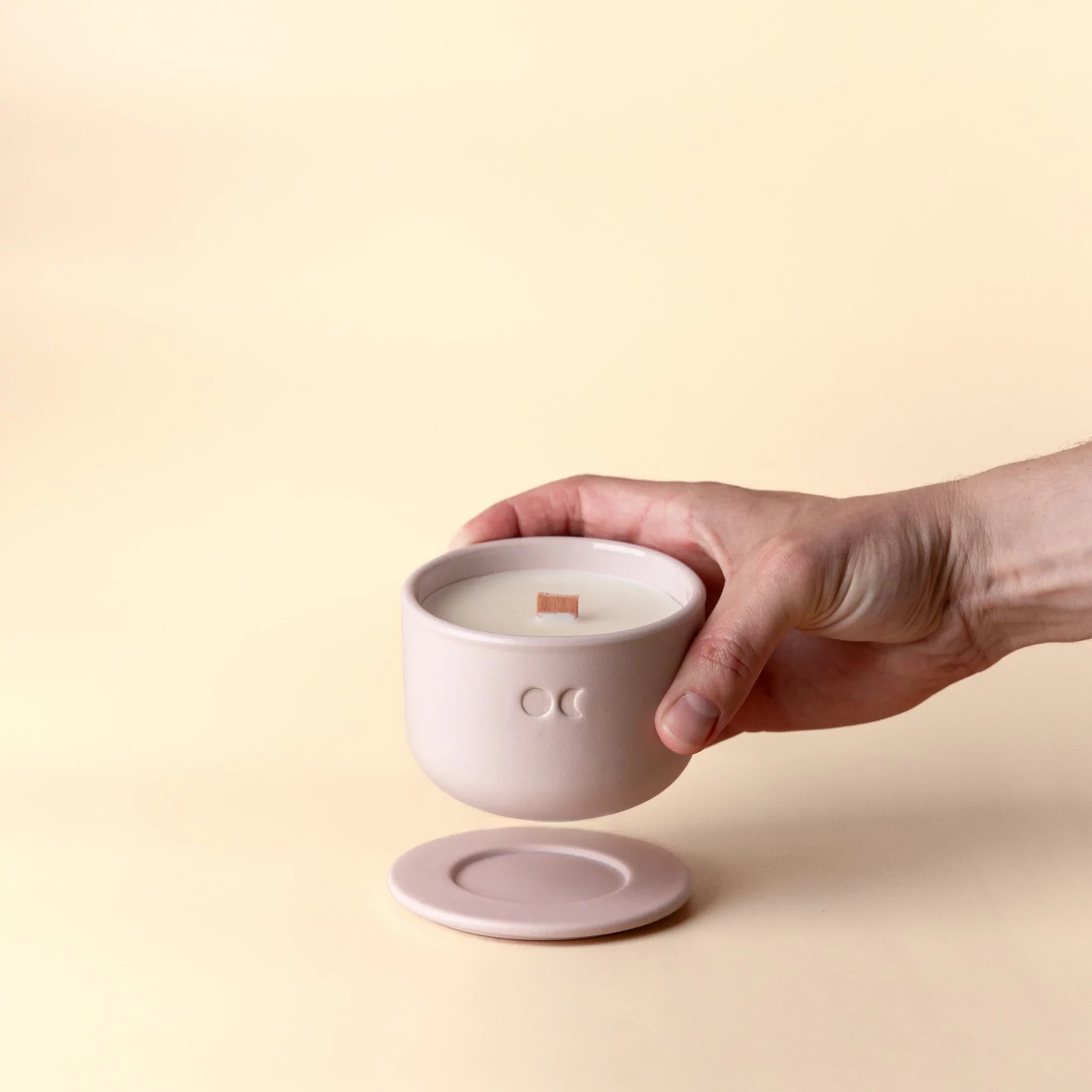 Bougie florale en céramique – Oud et Roses