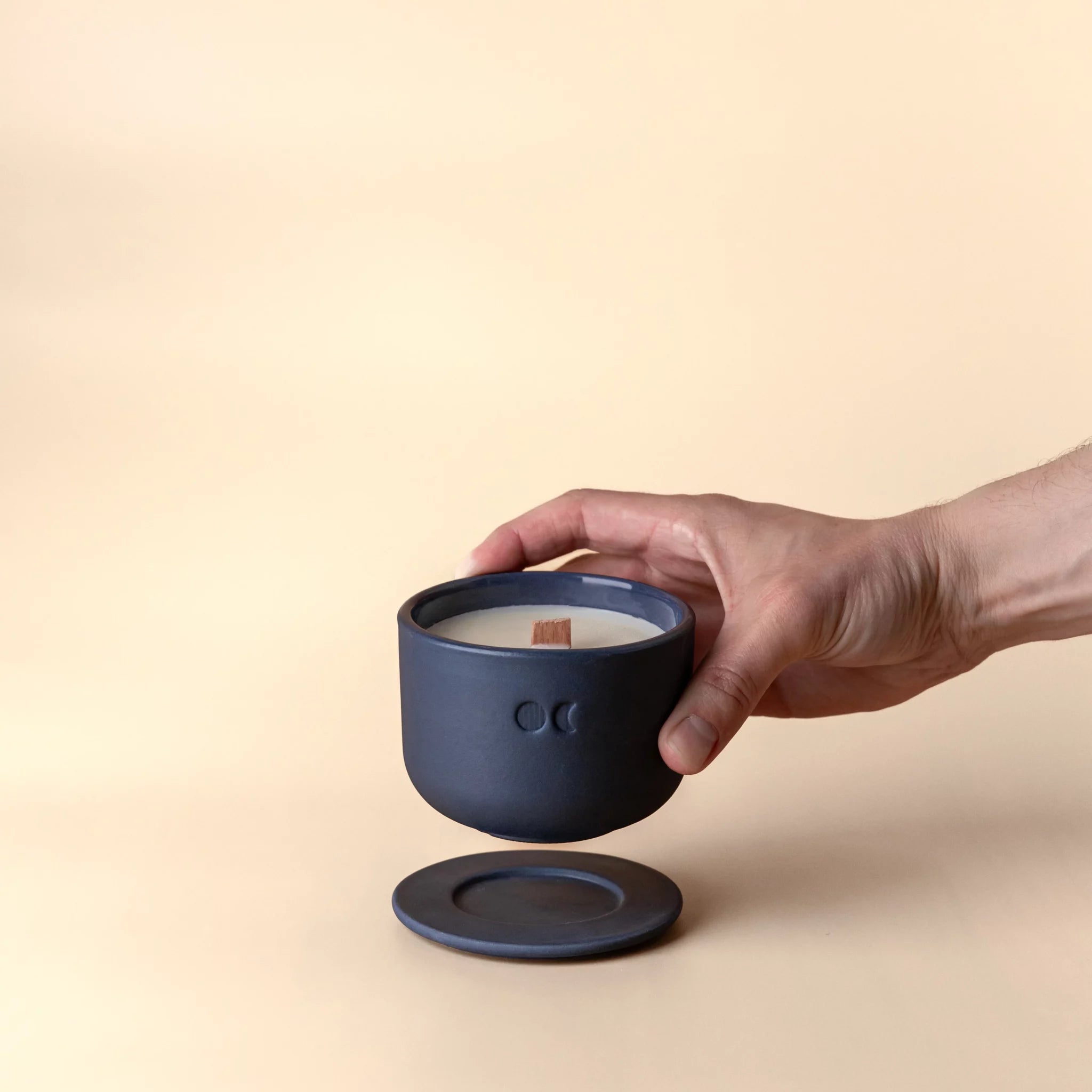 Bougie florale en céramique – Santal et jasmin